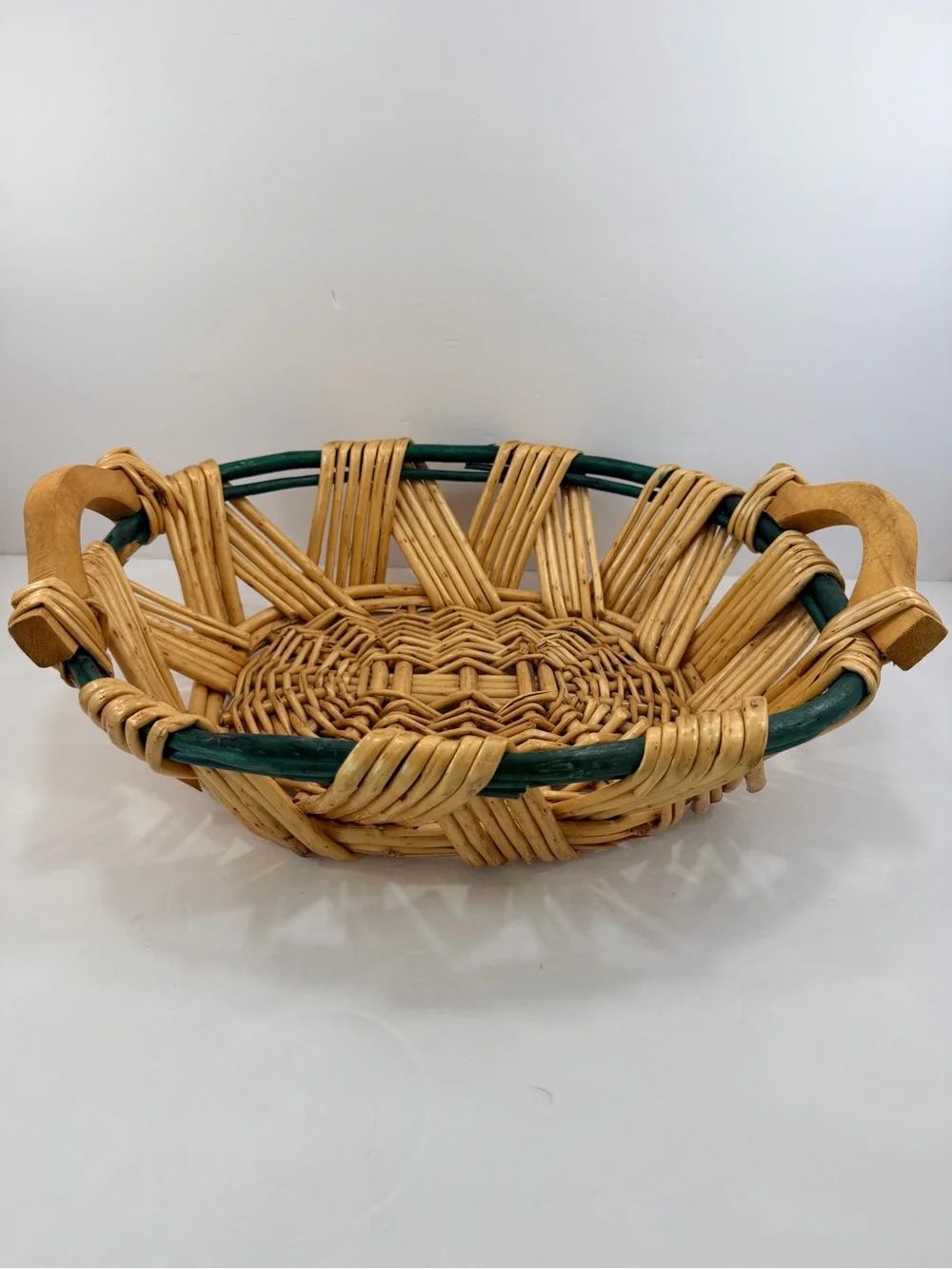 VTG Sunburst Wicker Centerpiece - Large 17